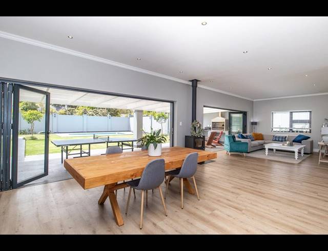 4 BEDROOM PROPERTY TO RENT IN CONSTANTIA